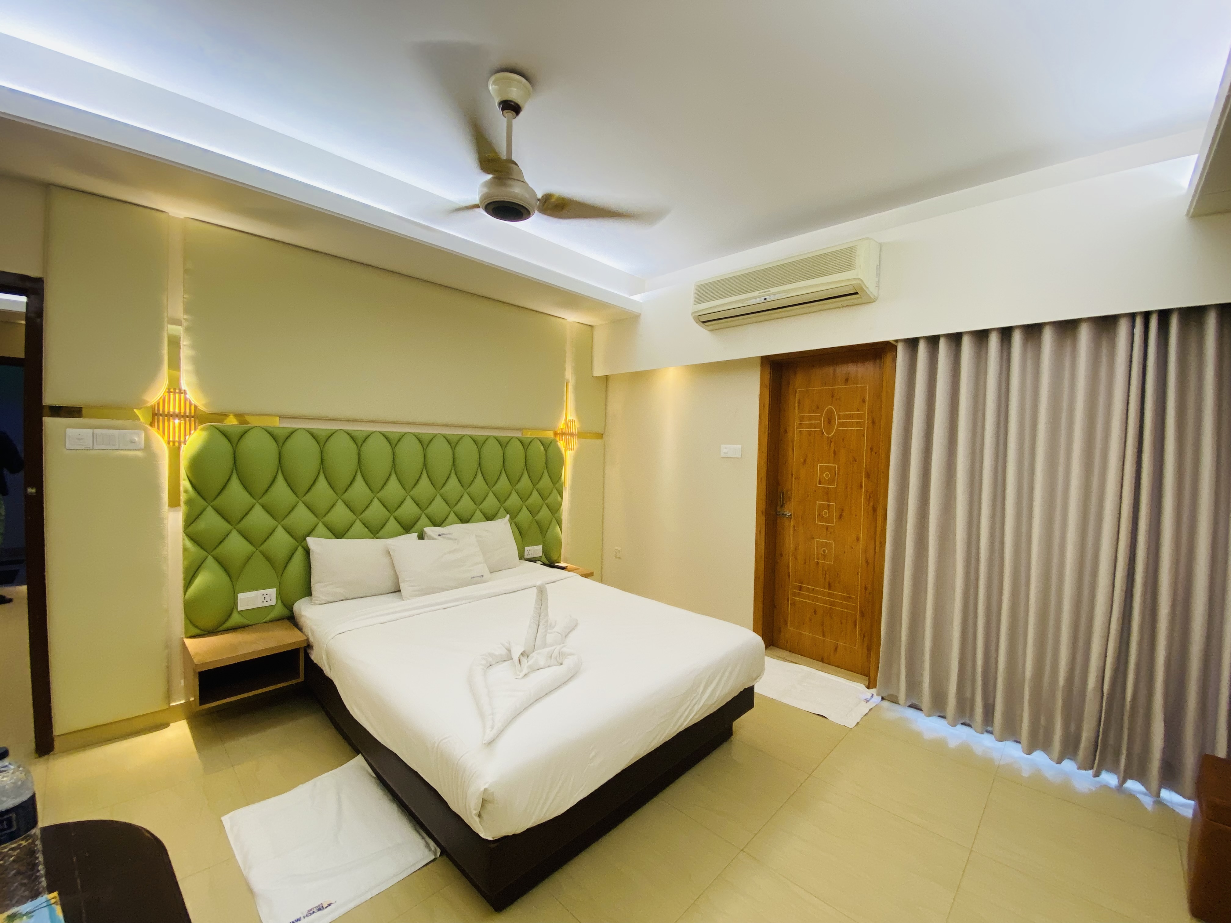 Honeymoon Room – view 6
